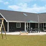Hébergement de vacances 5 Star Holiday Home In Idestrup Bøtø By