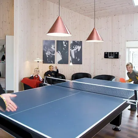 18 Person In Idestrup * Bøtø By