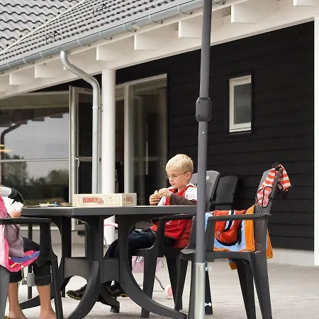 18 Person In Idestrup * Bøtø By