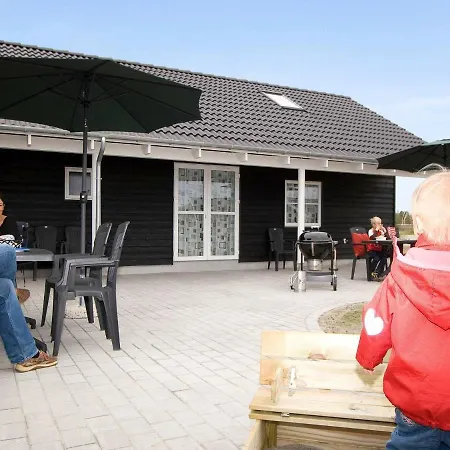 18 Person In Idestrup Vakantiehuis Bøtø By